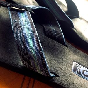 🌊Teva black and blue sandals, women’s 6